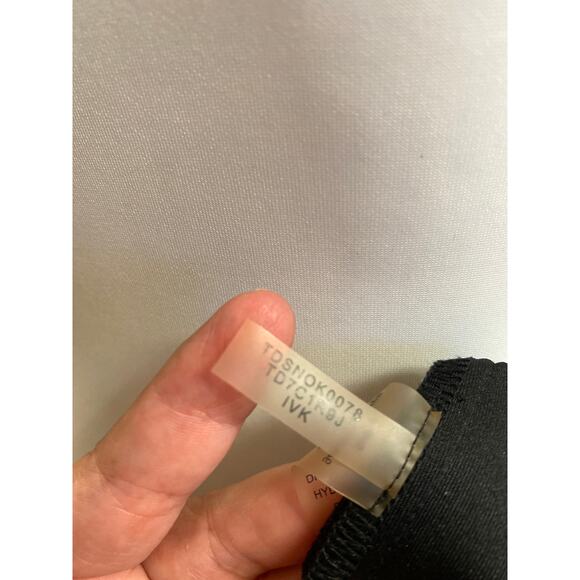 Tommy Hilfiger Framed  Scuba Crepe two Pocket Dress A-Line White & Black Size 6 - Picture 9 of 9